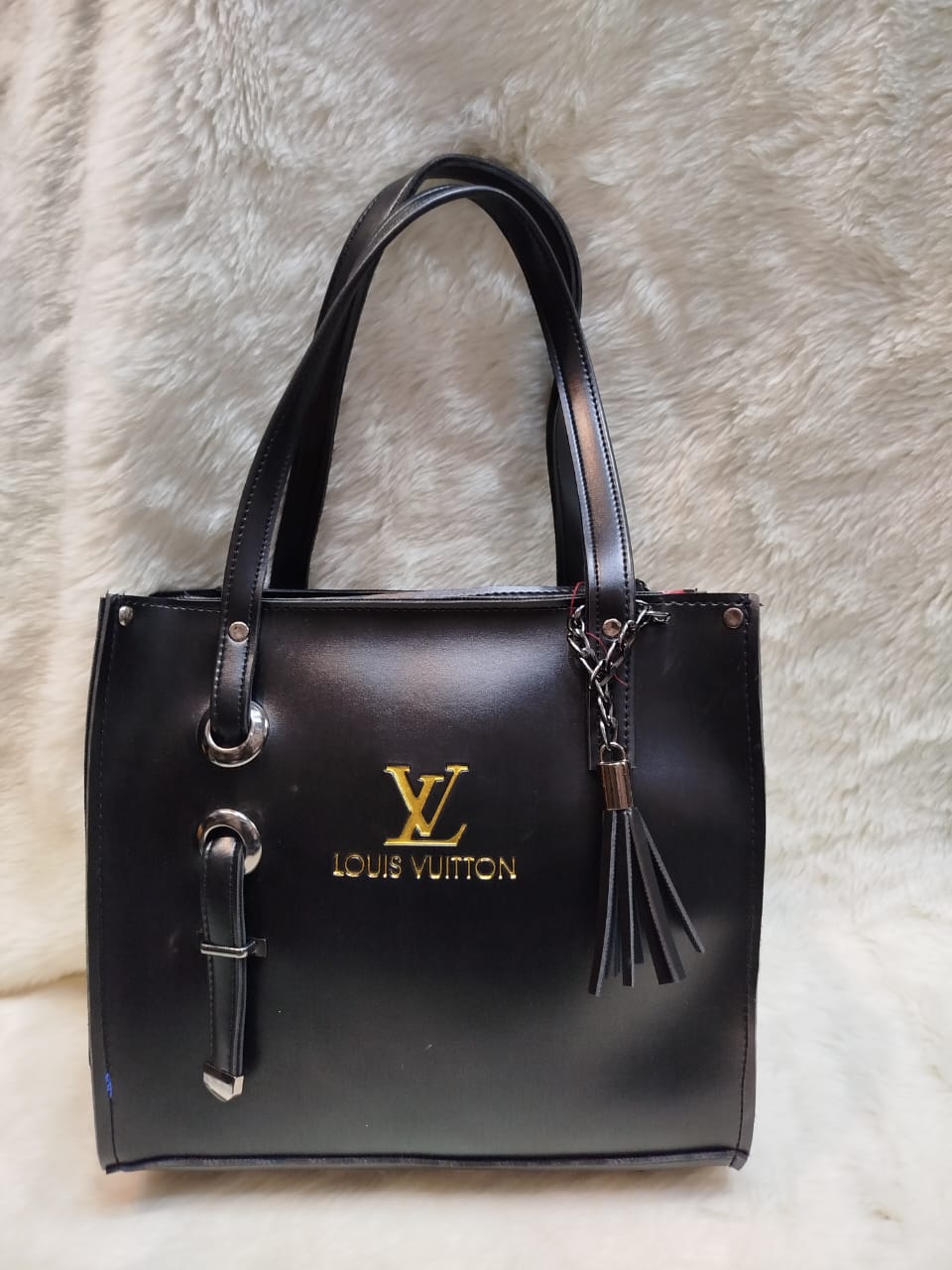 Elegant Leather Tote Bag with Multiple Compartments and Stylish Design